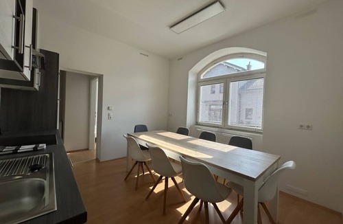 Leitendorf Apartment | Central - Modern - Free Parking - Top2
