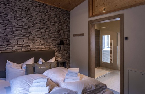 Lermoos Apartment | Chalet apartment in Lermoos / Tirol with a beautiful view and hot tub