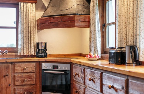 Kirchberg in Tirol Ski Chalet | Charming Tyrolean chalet, 100m to the ski bus