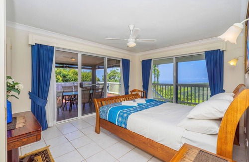 Eagle Heights House | Cloud 9 Cliff Top: 3 Baths, 80sqm Decks, 12pm Out