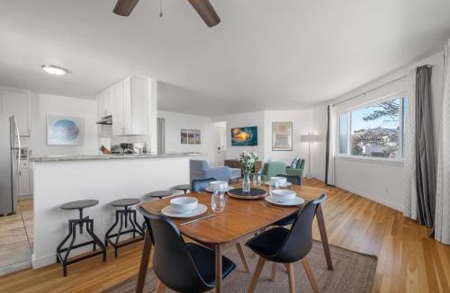 Village of La Jolla House | Coastal Views