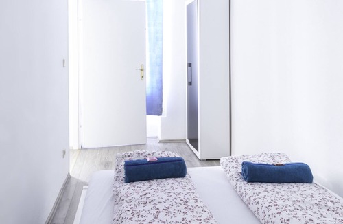 Rudolfsheim-Funfhaus Apartment | Comfortable and Homely Apartment with own exit to the Inner Garden