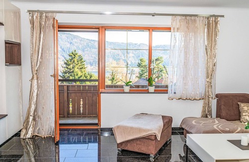 Bodensdorf Apartment | Cosy apartment for 4 guests with WIFI, TV and balcony