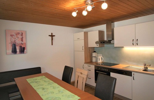Holdernach Villa | Cosy apartment in villa for 10 people with WIFI, TV, balcony and pets allowed