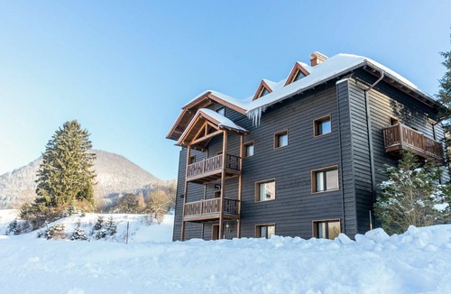 Muhldorf Apartment | Cosy apartment for 4 guests with WIFI, TV, balcony and panoramic view