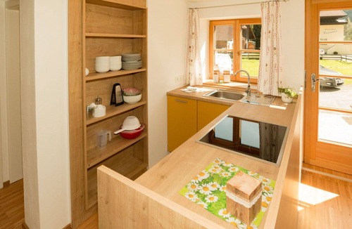 Laengenfeld Apartment | Cosy apartment for 8 people with pool, WIFI, TV, terrace and pets allowed