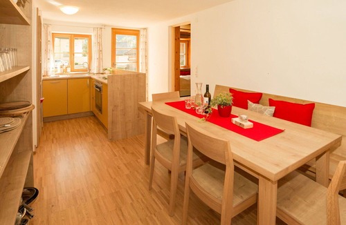 Laengenfeld Apartment | Cosy apartment for 8 people with pool, WIFI, TV, terrace and pets allowed