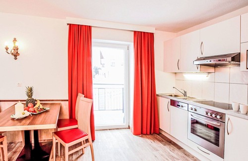Mathon Apartment | Cosy apartment for 4 people with WIFI, TV, balcony, pets allowed and panoramic view