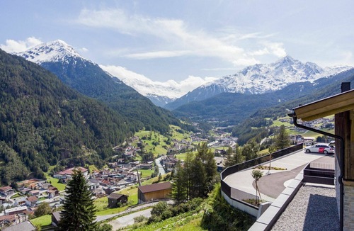 Soelden Apartment | Cosy apartment for 7 guests with WIFI, TV, terrace and pets allowed