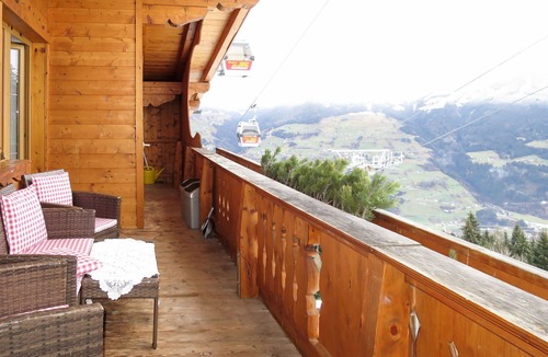 Emberg Apartment | Cosy apartment for 9 people with WIFI, TV and balcony