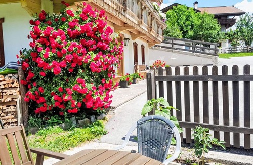 Hainzenberg Villa | Cosy apartment in villa for 12 guests with WIFI, TV, patio and panoramic view