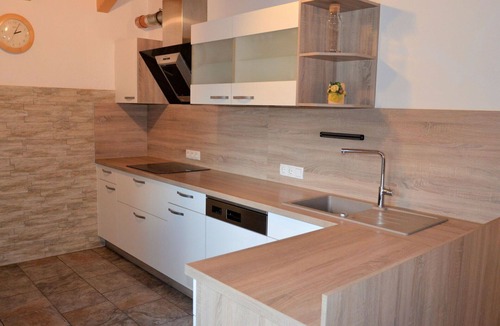 Sankt Anton am Arlberg Villa | Cosy apartment in villa for 5 guests with WIFI, TV, balcony and pets allowed