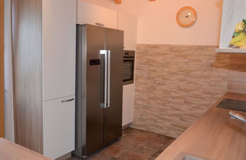 Sankt Anton am Arlberg Villa | Cosy apartment in villa for 5 guests with WIFI, TV, balcony and pets allowed