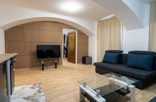 Stuwerviertel Apartment | Cozy 1BR Plus LR Near Amusement Park
