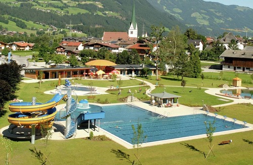 Hart im Zillertal Apartment | Cozy Apartment in Hart im Zillertal near Ski Area