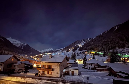 Sankt Anton am Arlberg Apartment | Cozy vacation apartment, great view close to the slopes - renovated in 2024