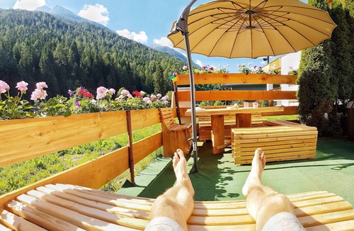 Medraz Apartment | Das Mountain Getaway - Luxury Penthouse with Views & Rooftop Terrace. Indulge!