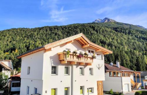 Medraz Apartment | Das Mountain Getaway - Luxury Ground Floor Stubai Super Card