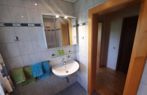 Feldkirchen in Kaernten House | Doppelzimmer, Dusche, WC, Bergseite - Pension Hecher