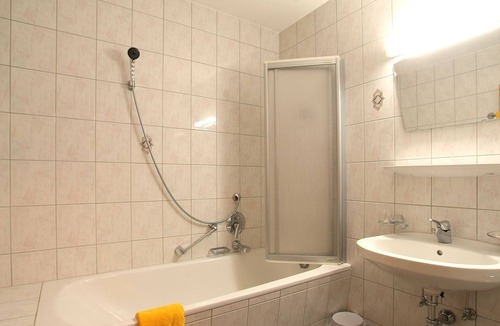 Ried im Oberinntal House | Doppelzimmer Löwnzahn - Hotel Riederhof Gmbh & Co KG