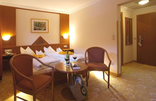 Ried im Oberinntal House | Doppelzimmer Löwnzahn - Hotel Riederhof Gmbh & Co KG