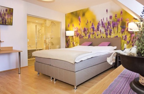 Feldbach Bed & Breakfast | Dreibettzimmer Mohnblume mit Großer Terrasse - Hotel & Wirtshaus Hödl-kaplan