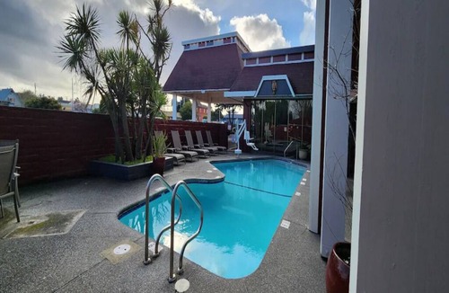 Downtown Hotel | Eco-Friendly Quiet Two Room Suite w/Amenities Close to Old Town Eureka