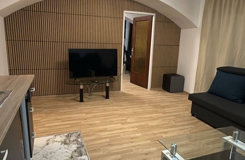 Leopoldstadt Apartment | Economy Souterrain 2BR - Prater Amuesement Park