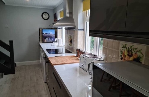 Loughrea House | Explore the west from this perfect location