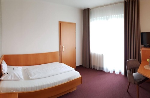Bad Waltersdorf House | EZ Sonnenseite mit Balkon ab 7 Nächtehalbpension - Hotel-restaurant Teuschler-mogg