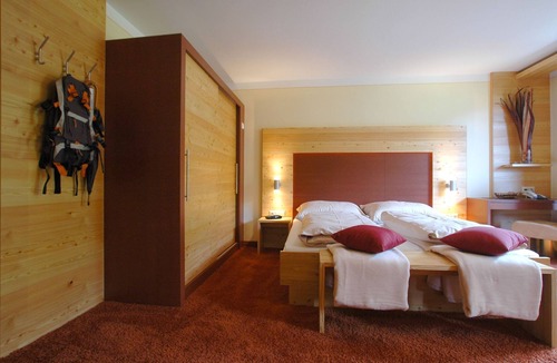 Ried im Oberinntal House | Familienzimmer Harmonie - Hotel Riederhof Gmbh & Co KG