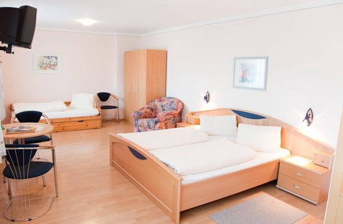 Bad Waltersdorf House | Familienzimmer - ab 7 Nächte - Thermenpension Gigler