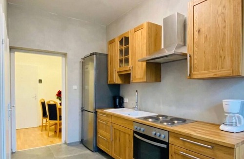Liesing Apartment | Family 5BR Apt for 11 Near Schönbrunn