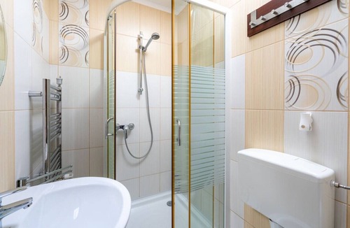 Haslau-Maria Ellend Apartment | FarawayHomes Aparthotel Vienna Airport #9