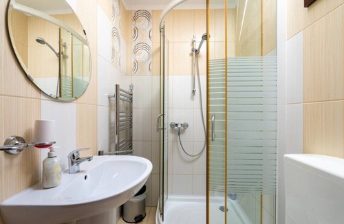 Haslau-Maria Ellend Apartment | FarawayHomes Aparthotel Vienna Airport #9