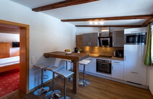 Rossleithen House | Ferienwohnung, Bad, WC, Küche, Balkon - Ferienhotel Gut Enghagen