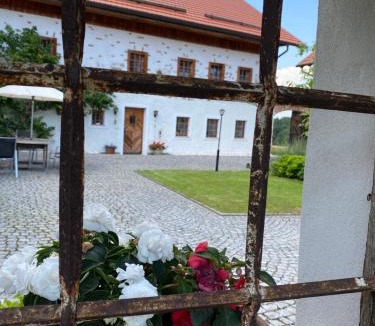 Regau Apartment | Ferienwohnung nähe Attersee - Traunsee LEHNER IM WALD idyllisches Landhaus in Alleinlage