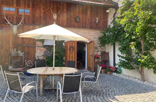 Regau Apartment | Ferienwohnung nähe Attersee - Traunsee LEHNER IM WALD idyllisches Landhaus in Alleinlage