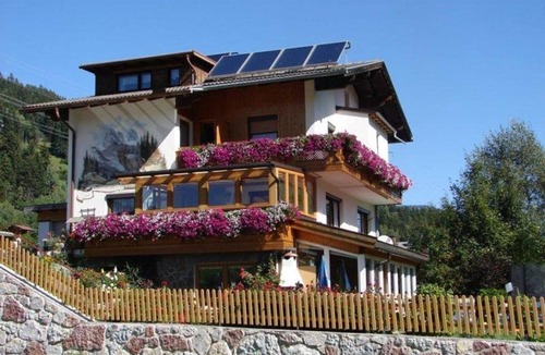 Wenns House | Ferienwohnung Schweizerhof - Haus Hochzeigerblick