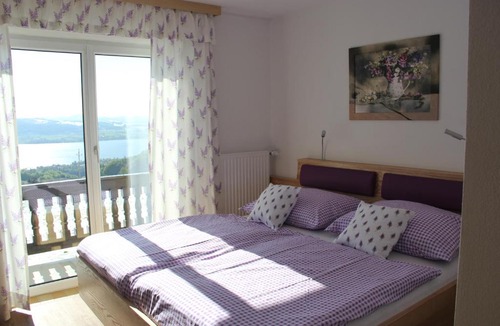 Neukirchen bei Altmunster Bed & Breakfast | Ferienwohnungen Schöbringer