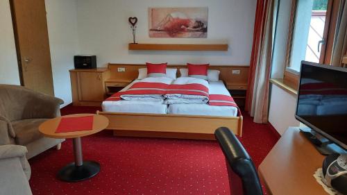 Nassereith House | Gästehaus Almrausch, Ferienanlage mit Pool