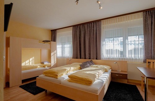 Rotfalva Hotel | Gasthof Familie Hutter