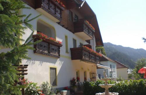 Mittertrixen House | Gasthof-Pension Lamprecht