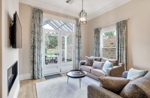 Mount Barker House | Grandview Accommodation - The Elm Tree Apartments