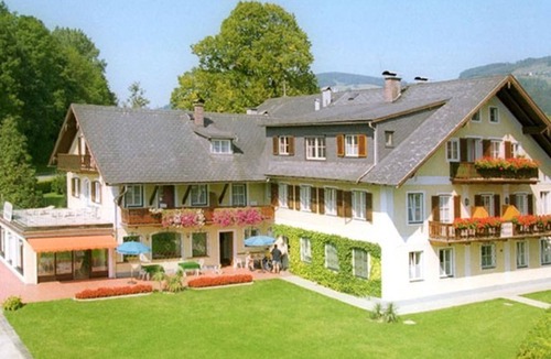 Mondsee House | Großes Doppelzimmer Nr. 20 mit Balkon - Hotel Garni Stabauer