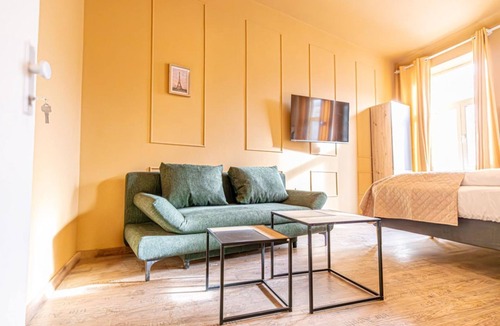 Funfhaus Apartment | Group-Friendly 4BR | Close to Westbahnhof