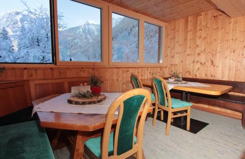 Partenen Bed & Breakfast | Haus am Rain