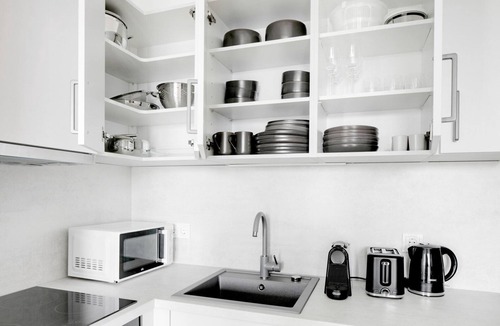 Vienna Apartment | Hip Leopoldstadt 1BR w/Elevator, Balcony & Pool, near U2, by Blueground