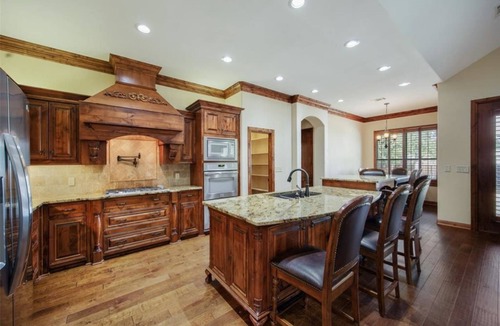 Grapevine House | Historic Grapevine 3-bedroom house 4 minutes walk to Historic main street.