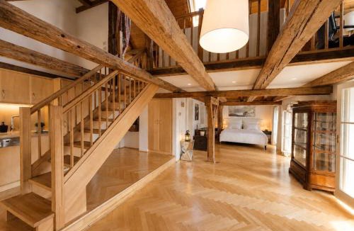 Altstadt Apartment | Historic penthouse loft with fortress view
